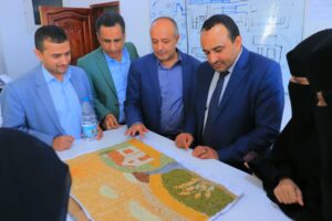 طلبة المستوى الأول بالجامعة التخصصية الحديثة | الملمس في التصميم الداخلي | عالم الملمس لاستكشاف الخامات والمواد | توظيف الملمس والضوء واللون