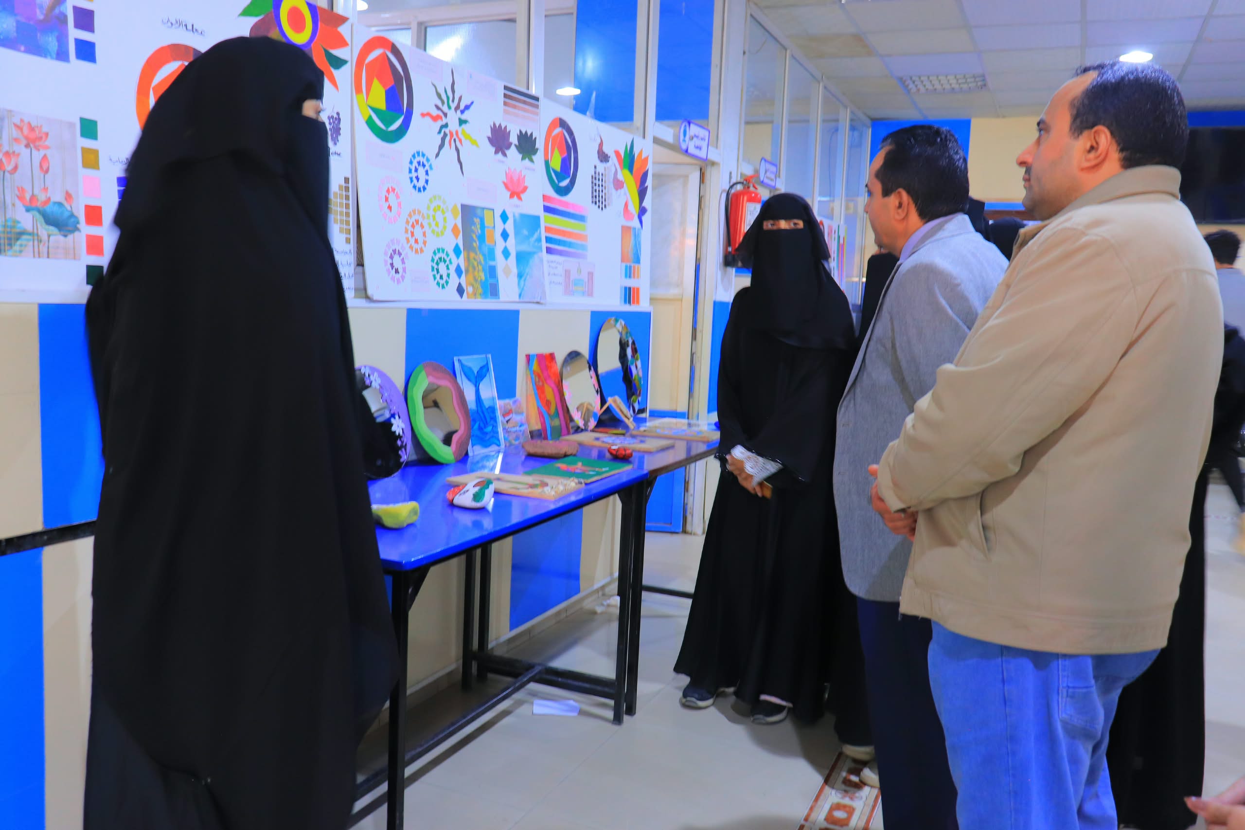 المعرض السنوي لنظرية الألوان لطلبة التصميم الداخلي | الجامعة التخصصية الحديثة